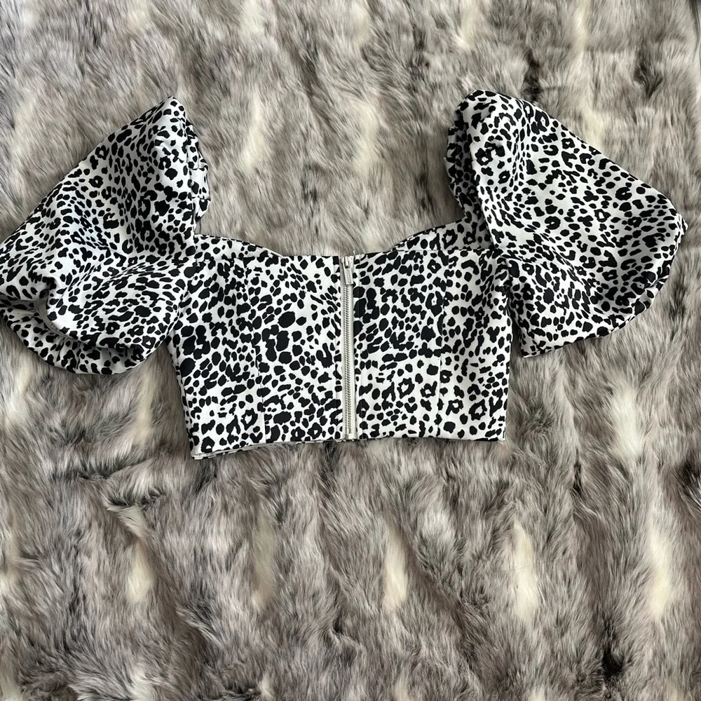 House of CB Lou Dalmation Print Puff Sleeve Crop Top Black & White Size XS/2-4 - Picture 6 of 8
